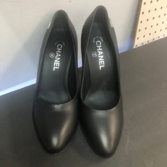 Chanel Lambskin Black Pumps size 38, 7.5 US - Picture 2 of 16